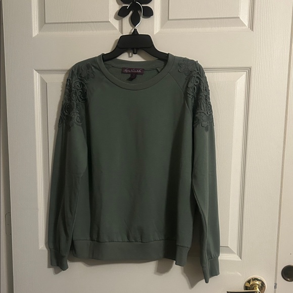 Gloria Vanderbilt Green Embroidered Women's sweatshirt Top Sz M - Picture 1 of 3